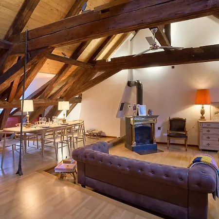 Historic Cathedral View In The Heart Of 4th Floor - No Lift 公寓 *