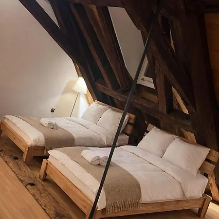 公寓 Historic Cathedral View In The Heart Of 4th Floor - No Lift *