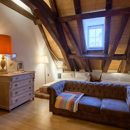 公寓 Historic Cathedral View In The Heart Of 4th Floor - No Lift *