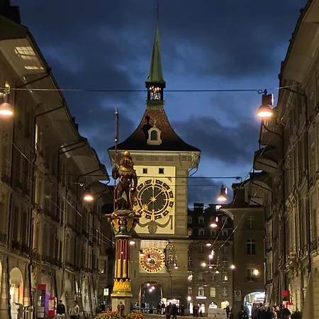 Historic Cathedral View In The Heart Of 4th Floor - No Lift 公寓 *