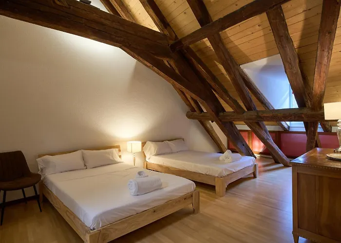 Historic Cathedral View In The Heart Of 4th Floor - No Lift Lejlighed